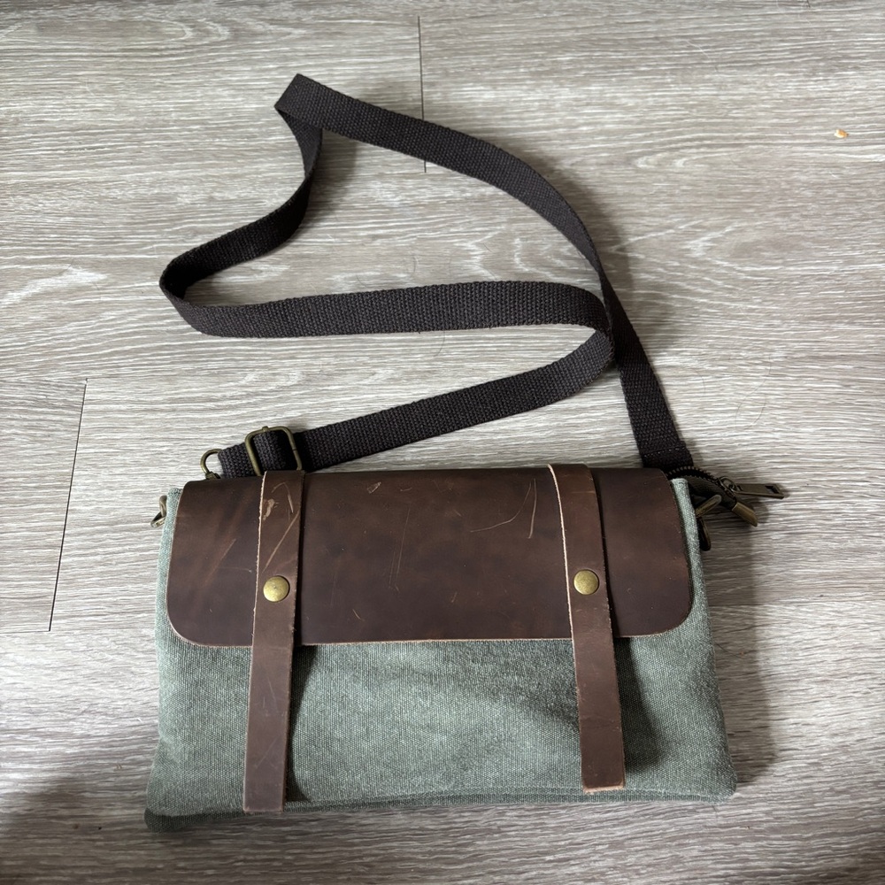 Vera Pelle Green and Brown Crossbody Bag